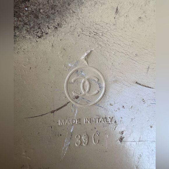 Chanel CC Logo Charm Lambskin Pearl Chain Flat Beige Sandals EU 39C Toe Ring - Picture 10 of 13